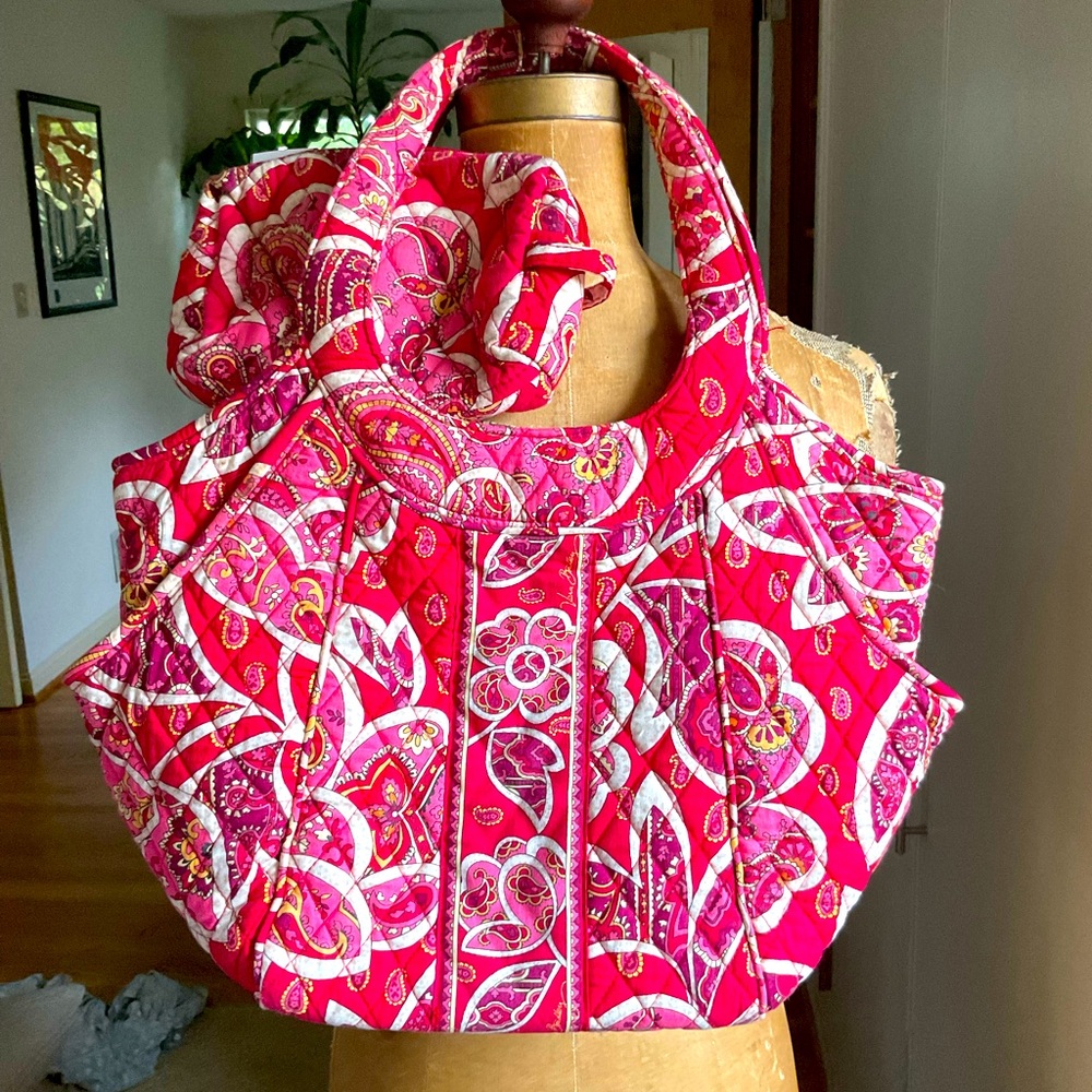 Vera Bradley set: retired “Rosy Posies” shoulder bag & matching makeup bag, EUC